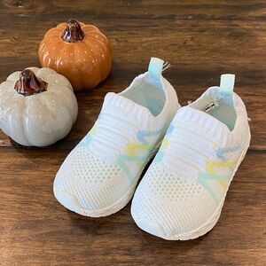 💛 Carter's Baby Size 4 Sneaker Shoes 🩵